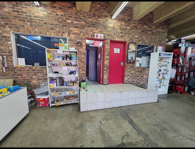 3,434M² WAREHOUSE FOR SALE IN AMALGAM